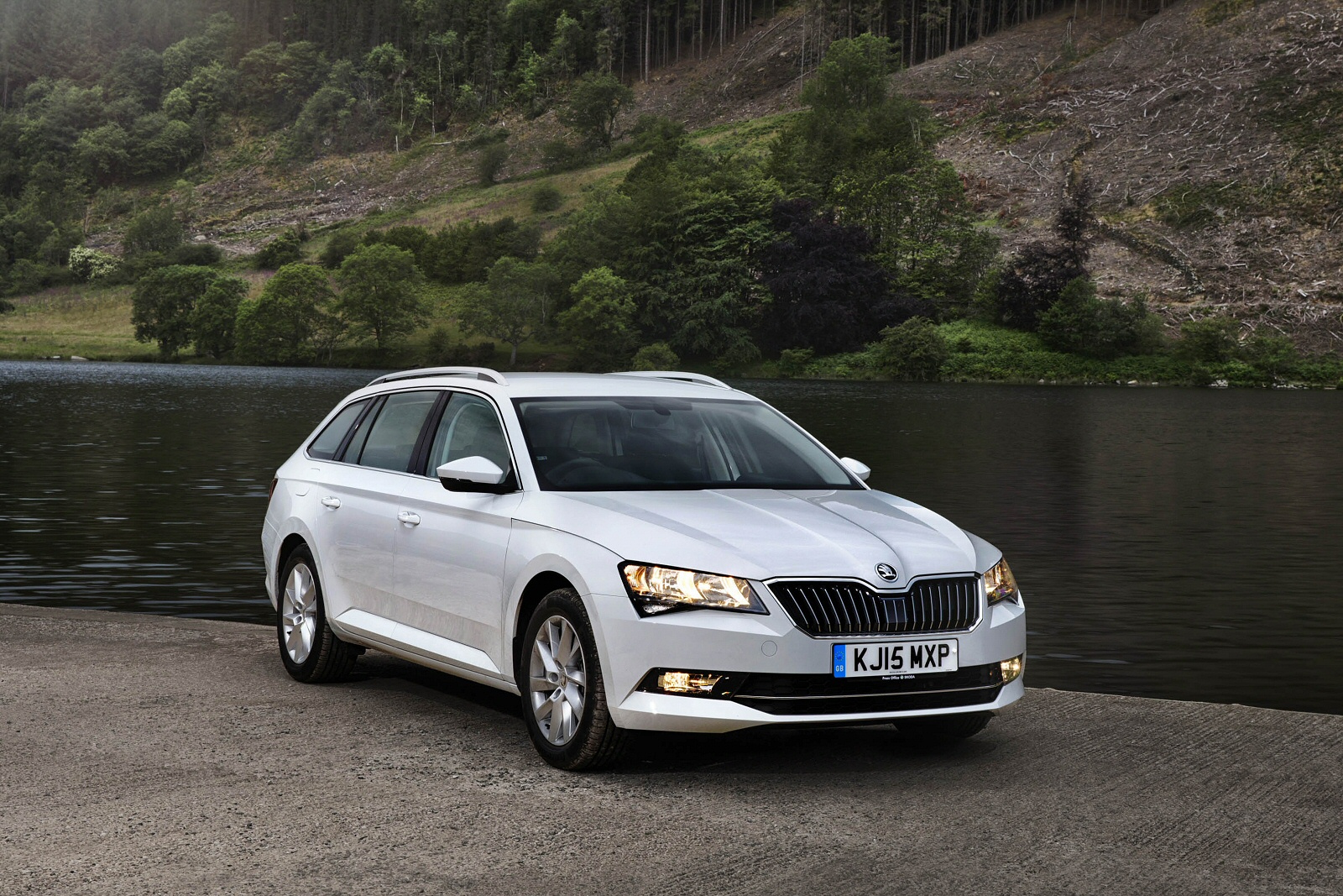 New SKODA Superb 1.6 Tdi Cr Se Technology Greenline 5Dr Diesel Estate